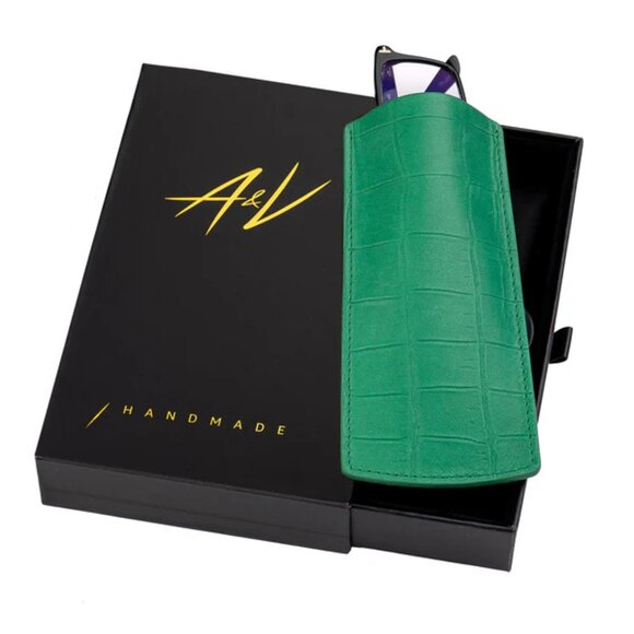 Premium Calfskin Eyewear Case embossed in Alligator Style - Deep Green - Picture 2 of 3